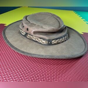 Barmah Squashy Bronco Leather Hat Size Medium 
Made in Australia Style #1022